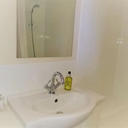 Geckos Rest Bed & Breakfast 4*